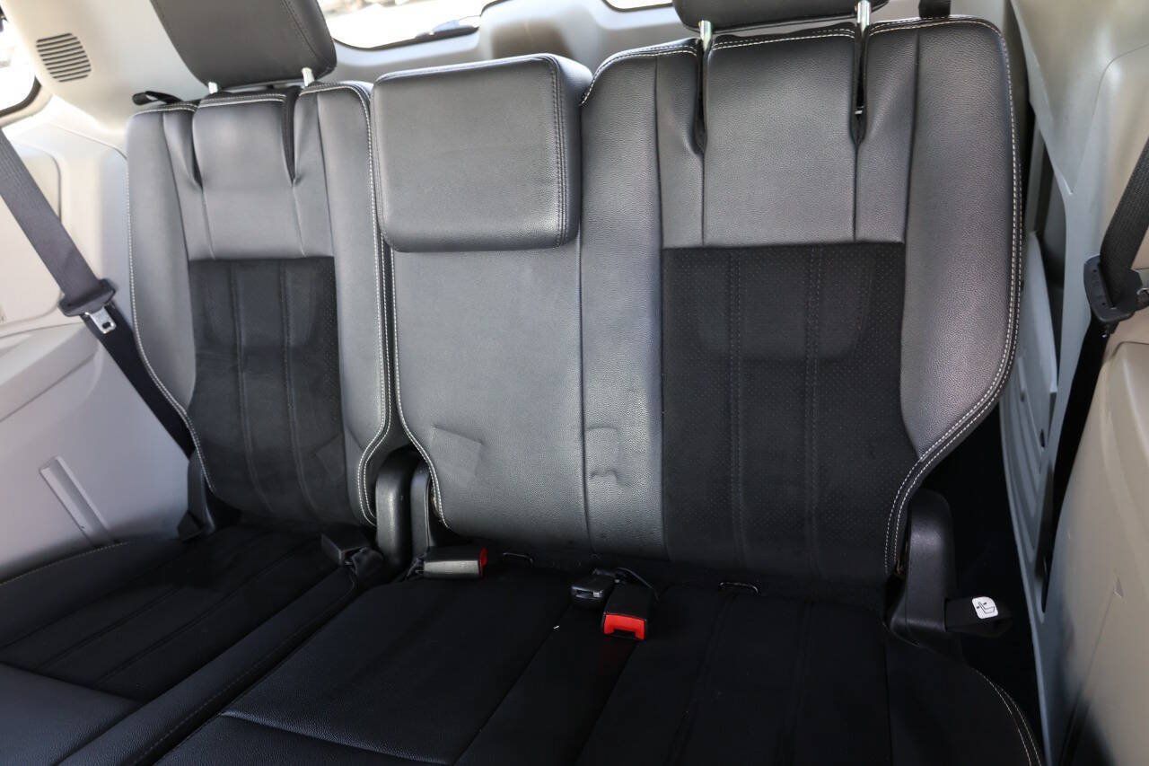 Used 2017 Dodge Grand Caravan SXT FWD image 17