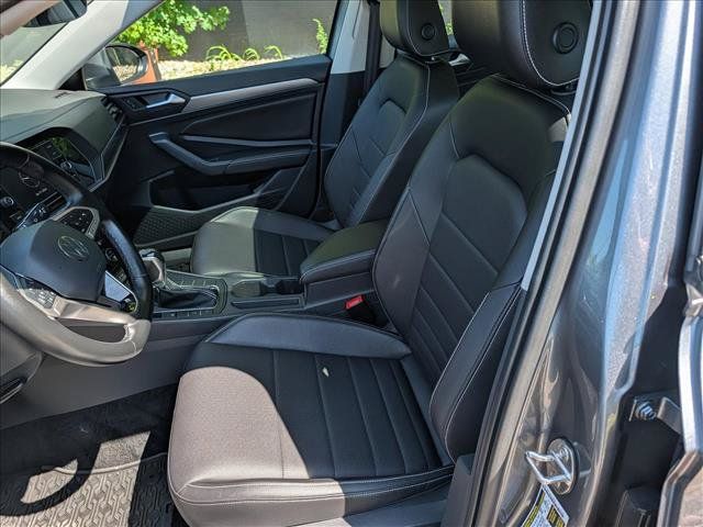 Certified 2023 Volkswagen Jetta SE w/ Panoramic Sunroof Package FWD image 24