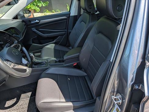 Certified 2023 Volkswagen Jetta SE w/ Panoramic Sunroof Package FWD image 24