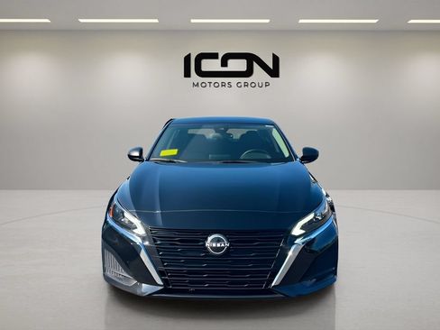 Used 2024 Nissan Altima 2.5 SV FWD image 8