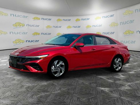 Used 2025 Hyundai Elantra Limited image 3