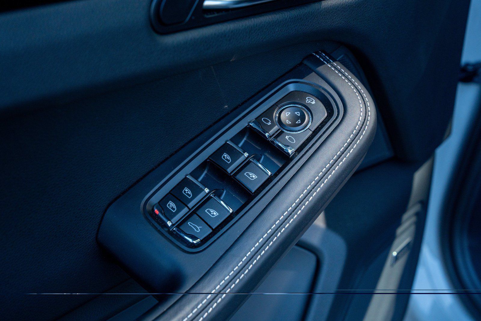 Certified 2026 Porsche Macan AWD/4WD image 21