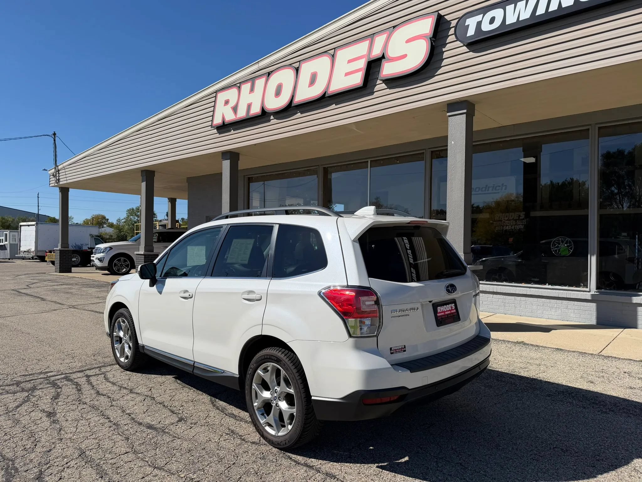 Used 2018 Subaru Forester 2.5i Touring w/ Popular Package #2 AWD/4WD image 3