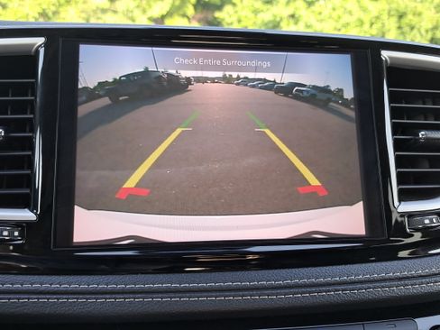 Used 2024 Chrysler Pacifica Limited FWD image 25