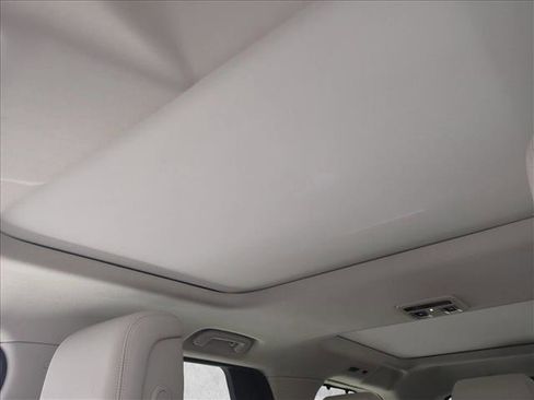 Certified 2025 Land Rover Discovery S AWD/4WD image 22