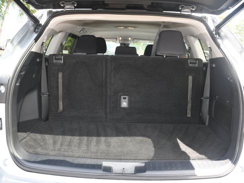 Used 2023 Toyota Highlander LE FWD image 16