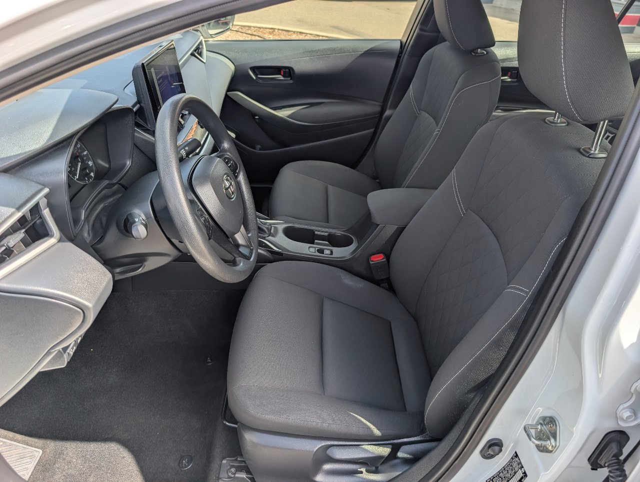 Used 2025 Toyota Corolla LE w/ Carpet Mat Package (TMS) FWD image 2