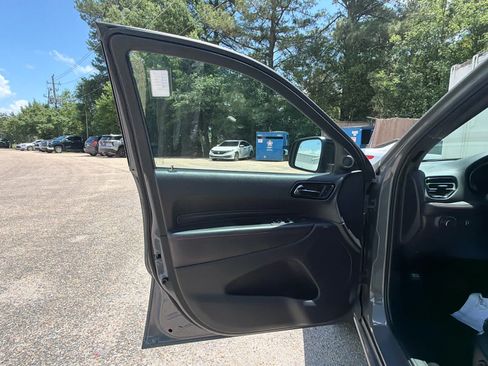 Used 2024 Dodge Durango GT RWD image 17