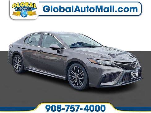 Used 2021 Toyota Camry SE w/ Cold Weather Package image 1