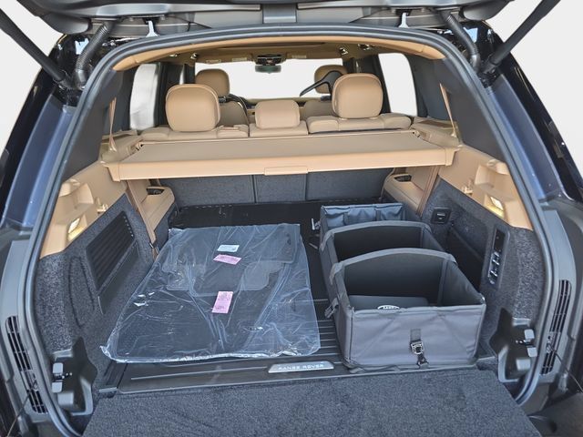 New 2026 Land Rover Range Rover Long Wheelbase SE AWD/4WD image 10