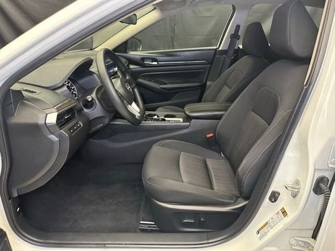 Used 2025 Nissan Altima 2.5 SV AWD/4WD image 21