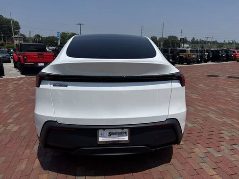 Used 2026 Tesla Model Y 2WD image 35