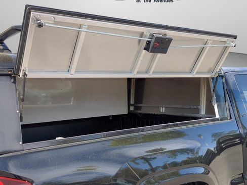 Used 2022 Toyota Tacoma SR w/ SR Convenience Package image 25