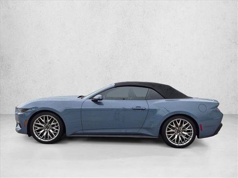 Used 2025 Ford Mustang Premium RWD image 8