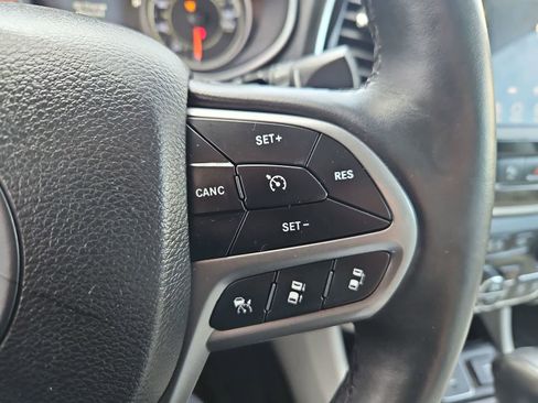 Used 2019 Jeep Cherokee Limited w/ Technology Group AWD/4WD image 25