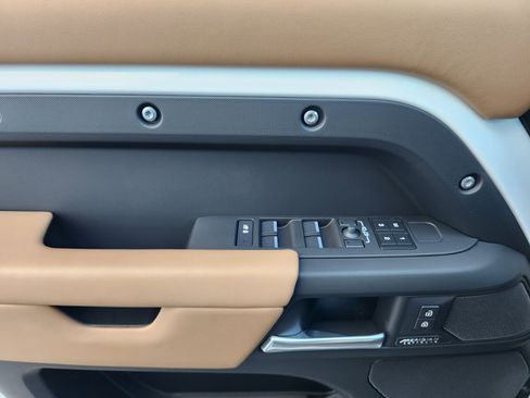 New 2026 Land Rover Defender 110 X-Dynamic SE image 23