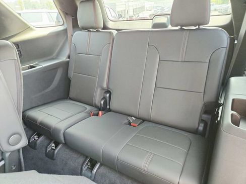 Certified 2023 Chevrolet Traverse RS AWD/4WD image 11