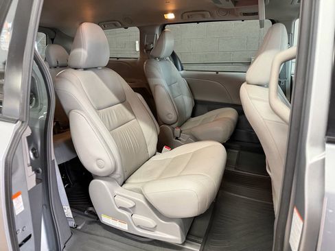 Used 2019 Toyota Sienna XLE Premium image 22