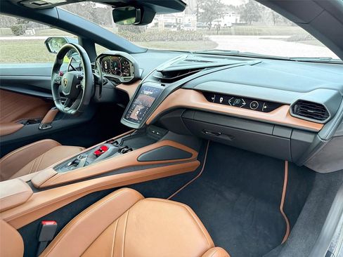 Used 2024 Lamborghini Revuelto image 25