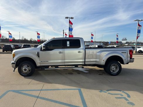 Used 2017 Ford F350 Lariat w/ Chrome Package image 8