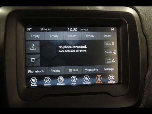 Used 2018 Jeep Renegade Latitude w/ Cold Weather Group image 13