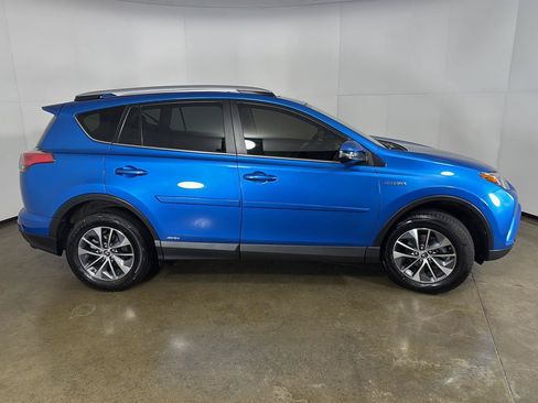Used 2016 Toyota RAV4 XLE AWD/4WD image 8