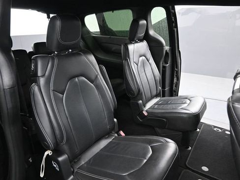 Used 2021 Chrysler Pacifica Touring-L w/ Uconnect Theater Family Group image 20