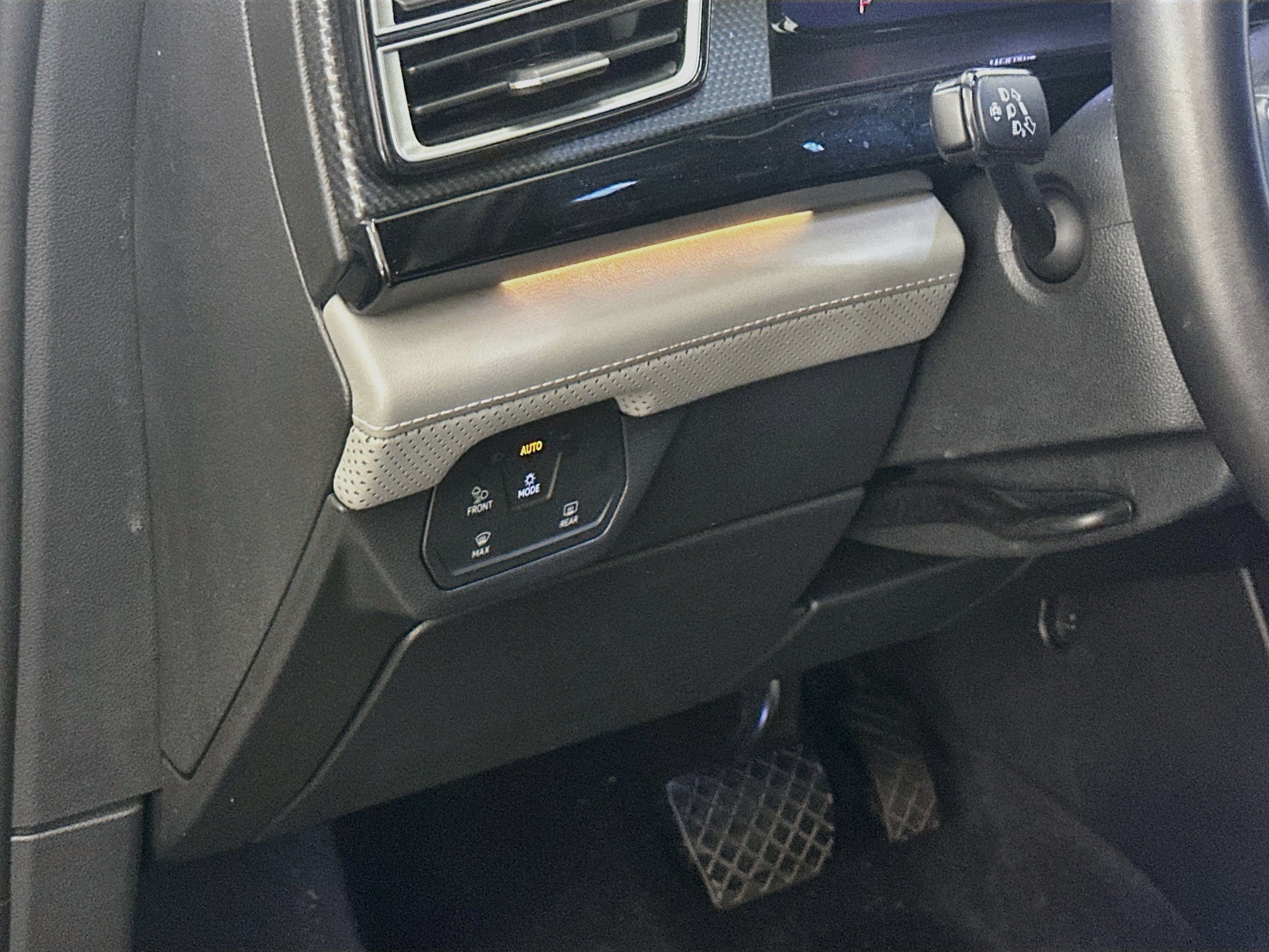 Used 2025 Volkswagen Atlas Cross Sport SEL AWD/4WD image 17