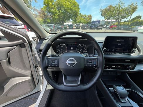 Used 2025 Nissan Rogue SV AWD/4WD image 36
