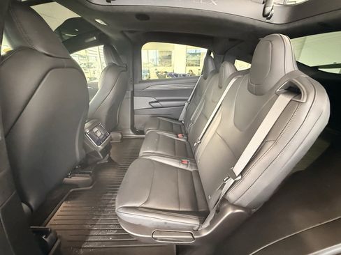 Used 2023 Tesla Model X image 17