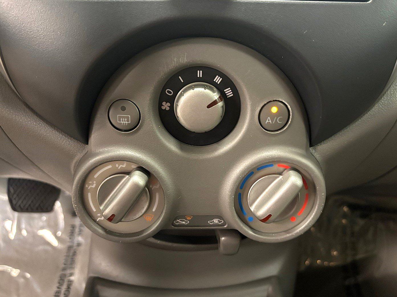 Used 2012 Nissan Versa FWD image 25