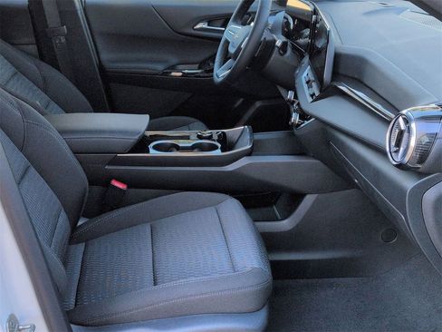 New 2026 Chevrolet Equinox LT w/ Safety and Technology Package FWD image 25