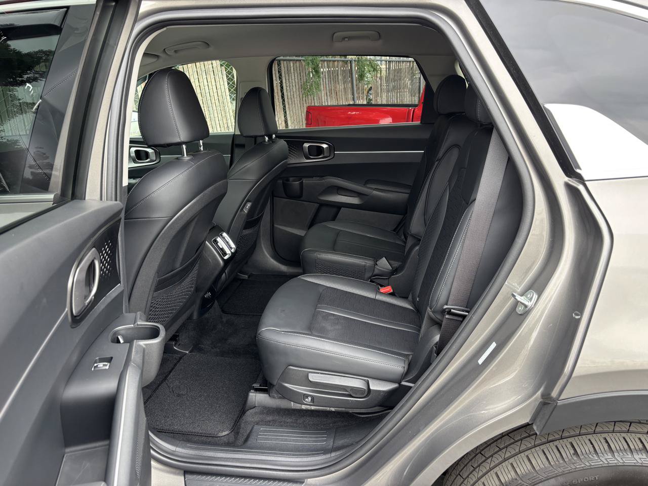 Used 2025 Kia Sorento EX AWD/4WD image 17