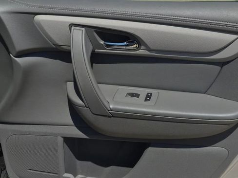 Used 2017 Chevrolet Traverse LT FWD image 18