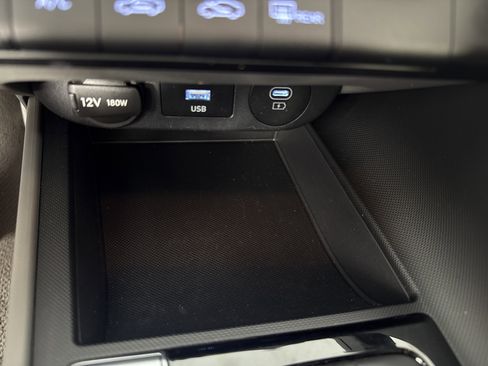 Used 2024 Hyundai Elantra SE image 27