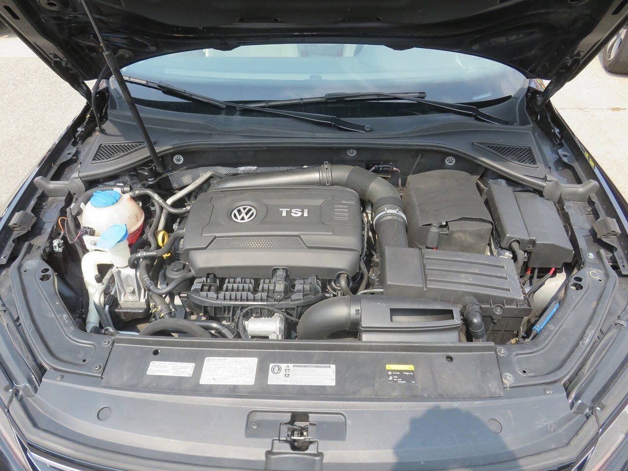 Used 2017 Volkswagen Passat 1.8T R-Line FWD image 36