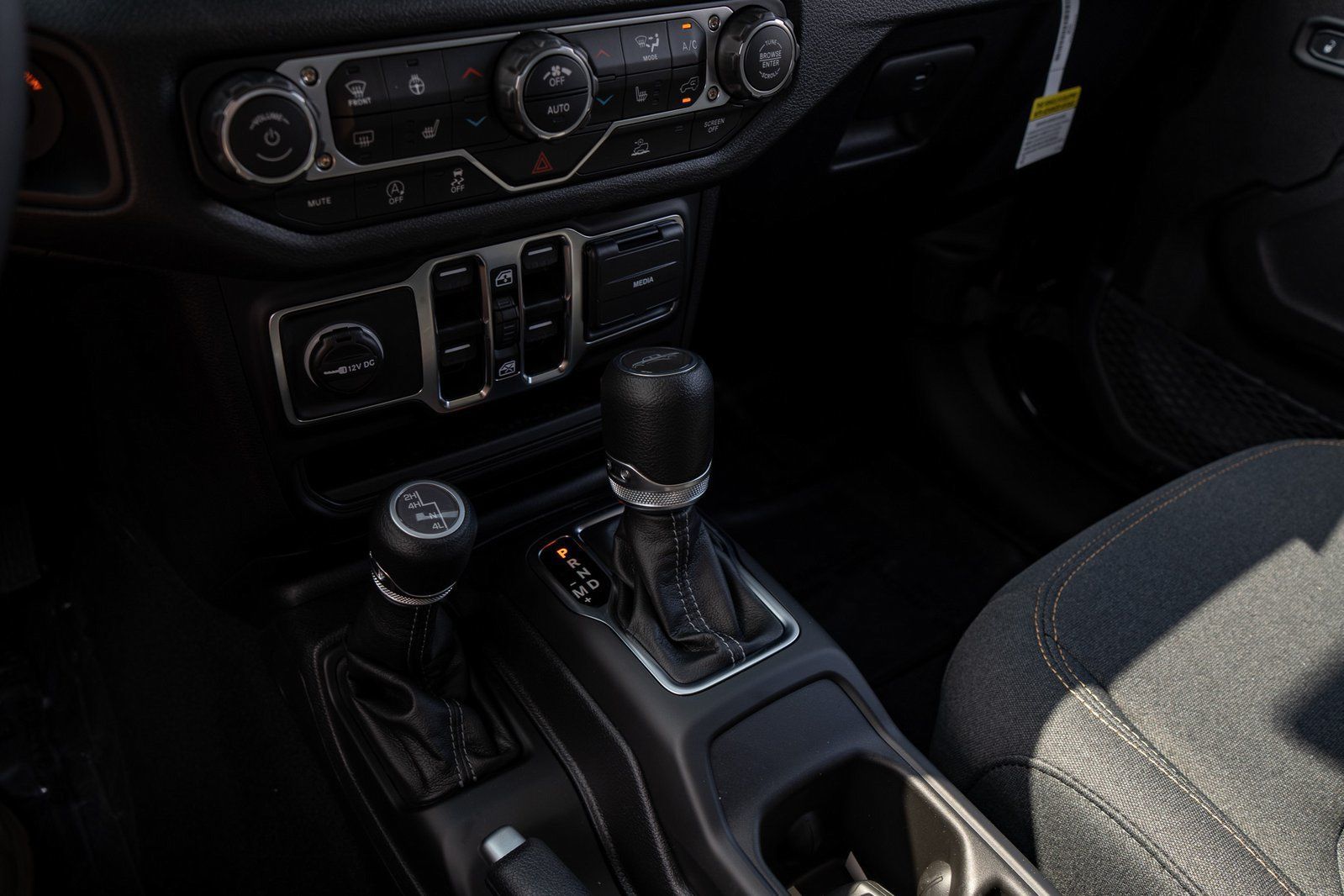 Used 2025 Jeep Gladiator Sport AWD/4WD image 26
