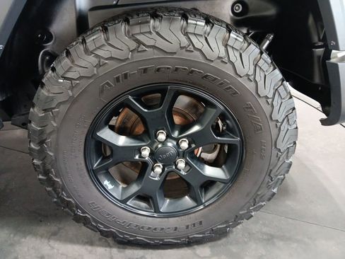 Used 2019 Jeep Wrangler Unlimited Sahara w/ Quick Order Package 24M Moab AWD/4WD image 34