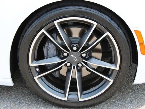 Used 2021 Chevrolet Camaro SS RWD image 5