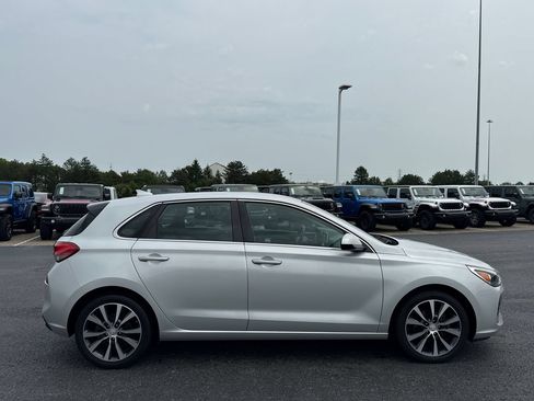 Used 2018 Hyundai Elantra GT FWD image 2