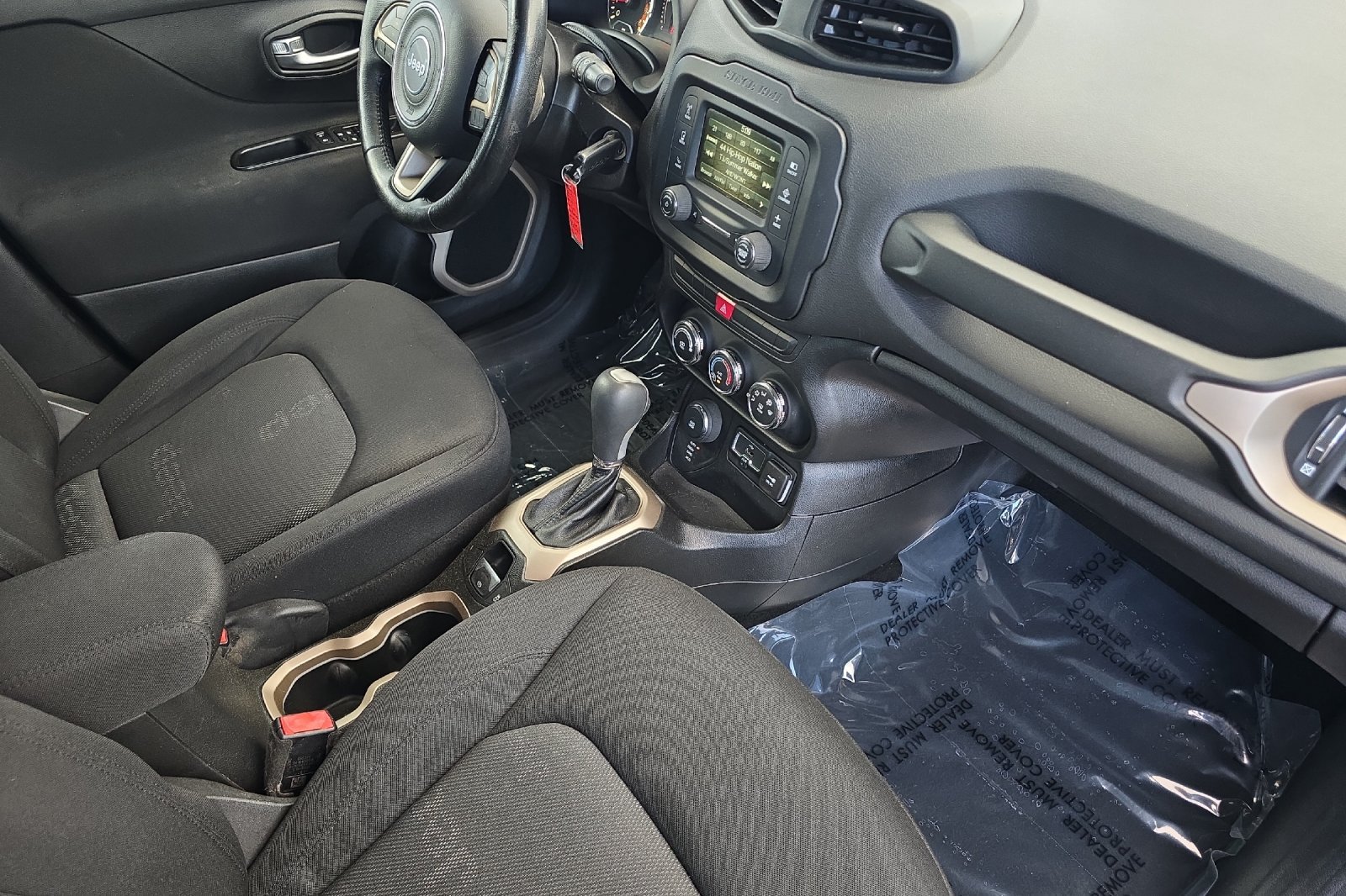 Used 2015 Jeep Renegade Latitude AWD/4WD image 16