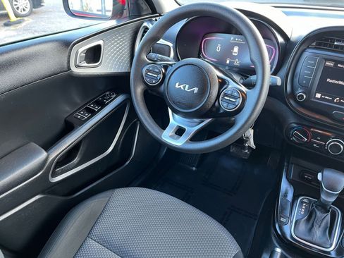 Used 2025 Kia Soul LX w/ LX Technology Package image 30