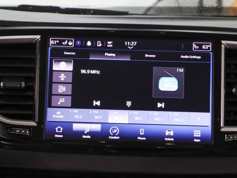 Used 2023 Chrysler Pacifica Touring-L FWD image 19