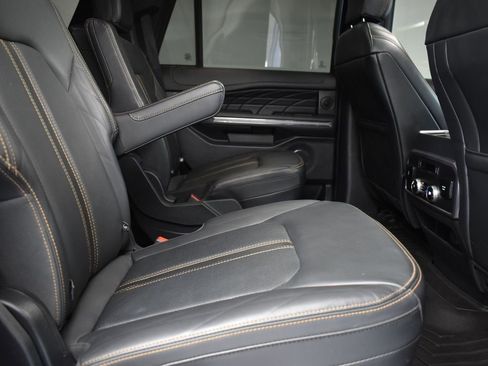 Used 2024 Ford Expedition Platinum image 22