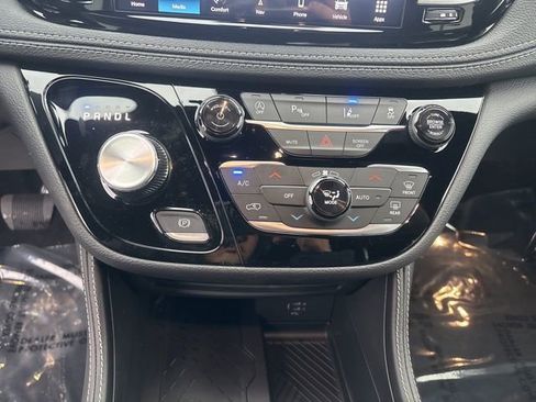 New 2026 Chrysler Pacifica Limited image 32