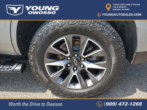 Used 2023 Chevrolet Tahoe Z71 w/ Luxury Package AWD/4WD image 37