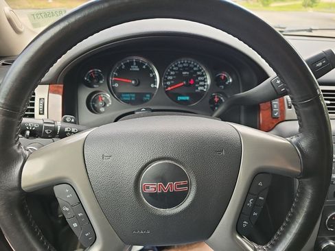 Used 2014 GMC Yukon SLT w/ SLT-2 Equipment Package AWD/4WD image 22