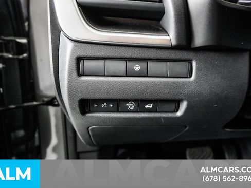 Used 2024 Nissan Rogue SV image 31