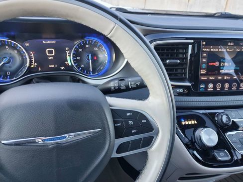 Used 2019 Chrysler Pacifica Limited w/ Tire & Wheel Group image 22