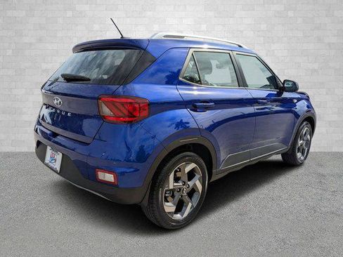 New 2025 Hyundai Venue SEL image 2